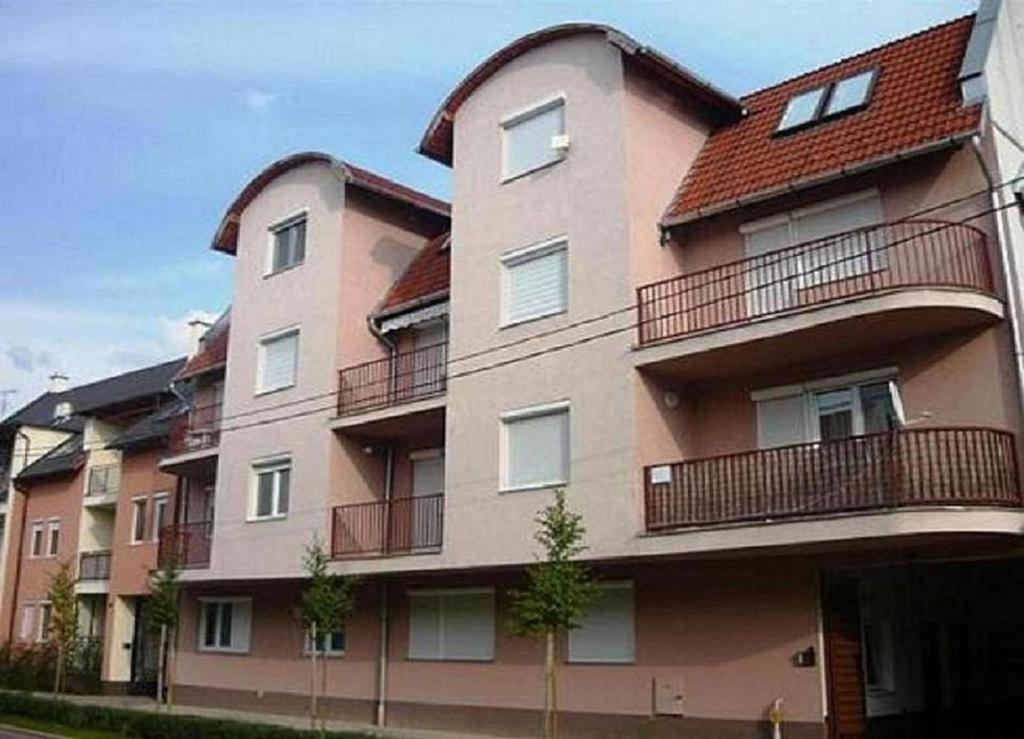 Major Street Apartman Lägenhet Hajdúszoboszló Exteriör bild